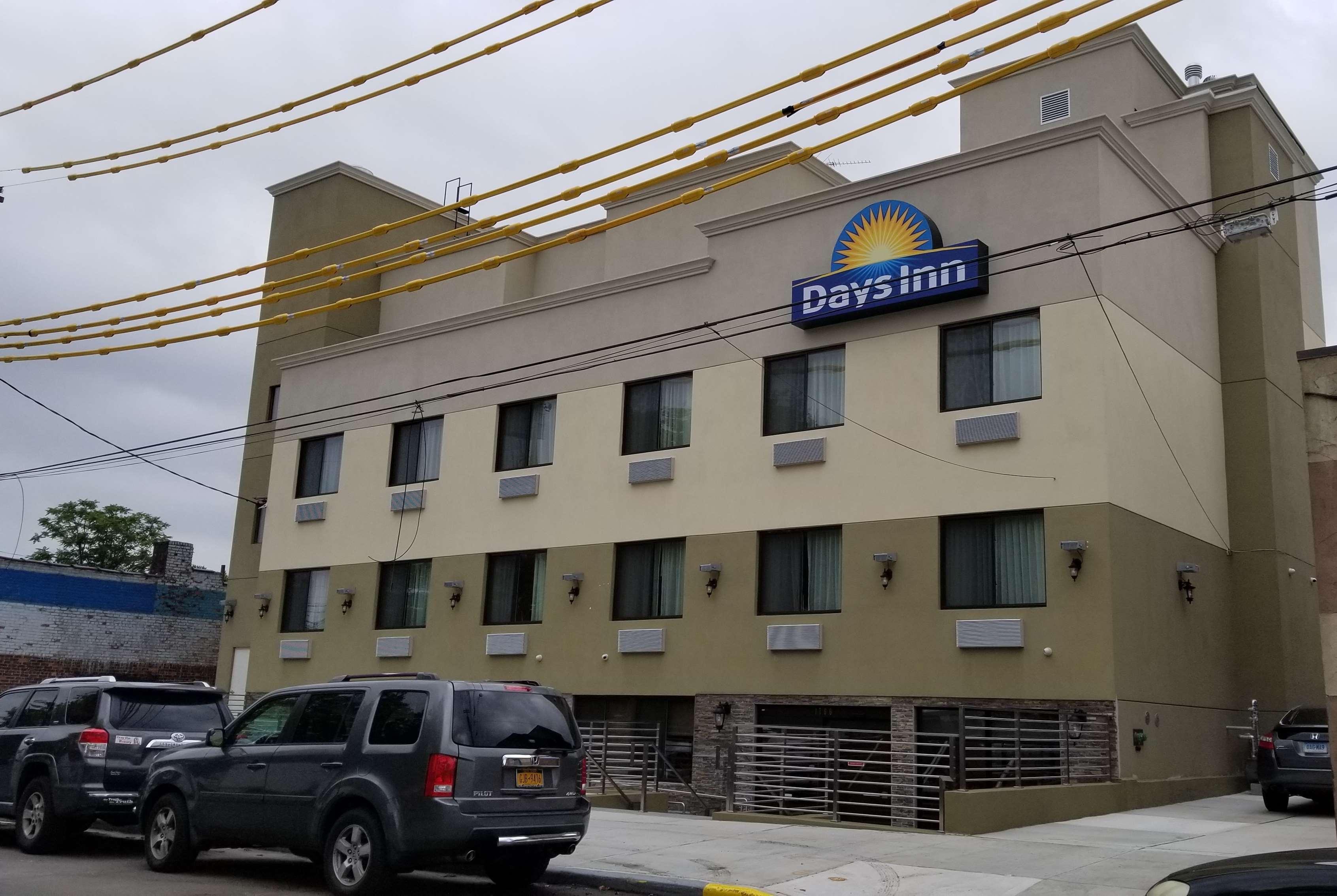 Days Inn By Wyndham Brooklyn Marine Park New York Eksteriør bilde