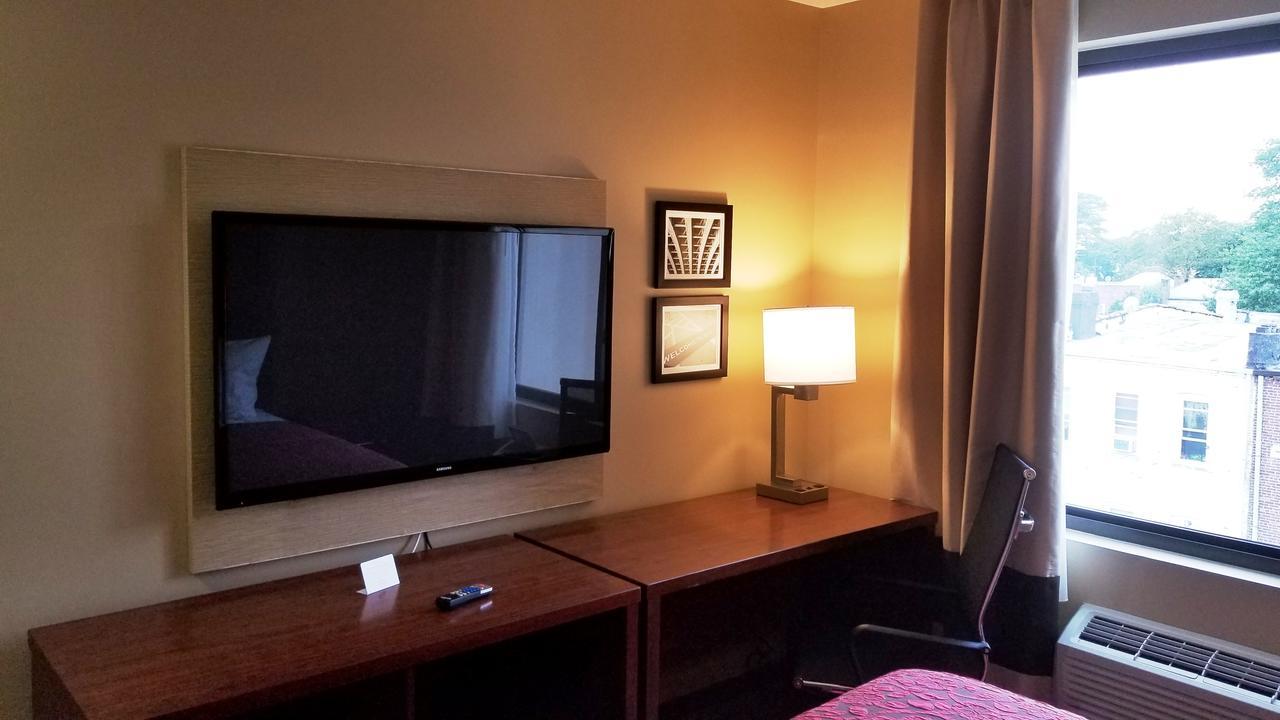 Days Inn By Wyndham Brooklyn Marine Park New York Eksteriør bilde